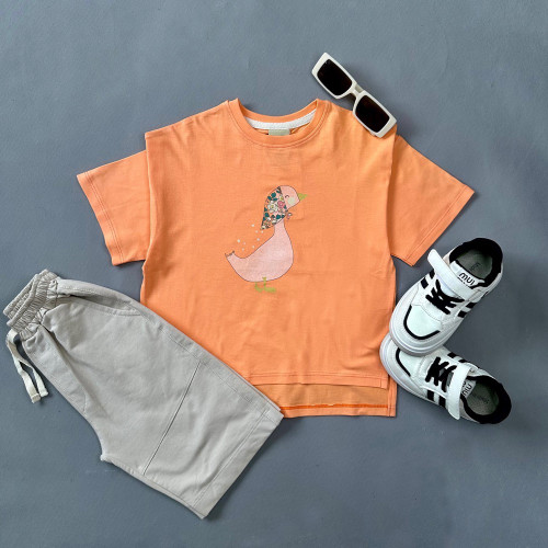 ست تیشرت شلوارک نخی لاری مناسب 1 تا 8 سال ............مد 16485